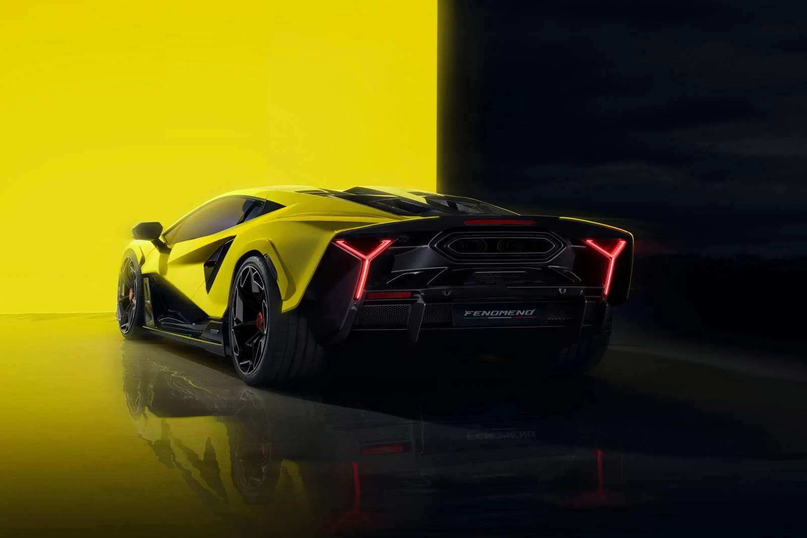 Lamborghini Fenomeno Roadster — вид сзади